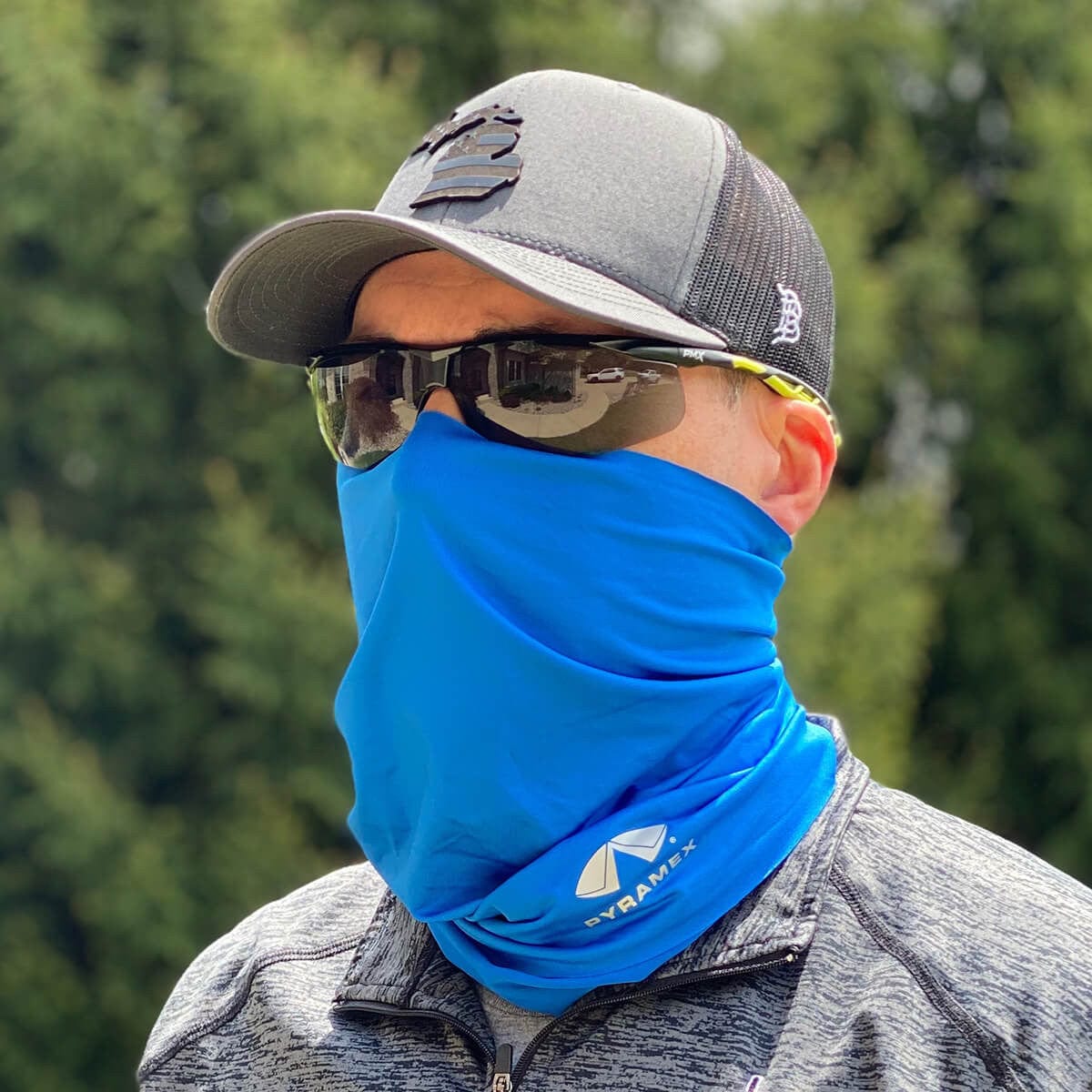 Pyramex MPB60 Blue Multi-Purpose Cooling Band - Being worn