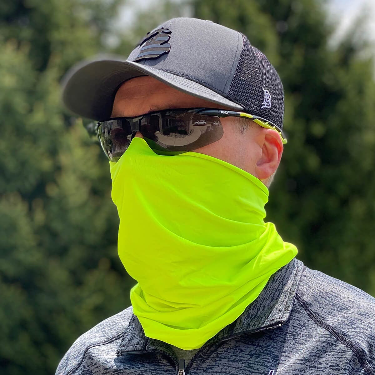 Pyramex MPB10 Hi-Vis Lime Multi-Purpose Cooling Band - Being worn